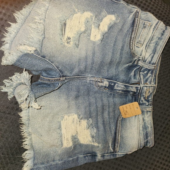 Zenana Outfitters Light Blue Denim Shorts - Picture 2 of 3